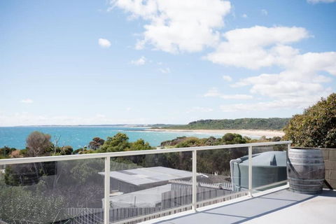 Idyllic Weymouth Retreat With Ocean Views - New Castle Holiday 2