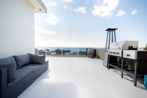 Idyllic Weymouth Retreat With Ocean Views - New Castle Holiday 0