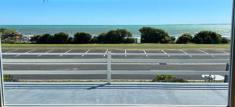 Iluka Beach House,Robe- Stunning Ocean Views. - New Castle Holiday 1