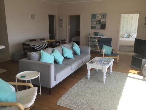 Iluka Beach House,Robe- Stunning Ocean Views. - New Castle Holiday 2