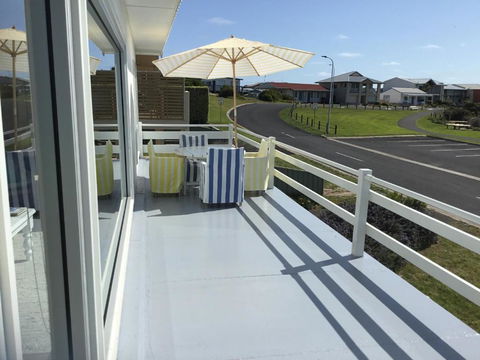 Iluka Beach House,Robe- Stunning Ocean Views. - New Castle Holiday 3