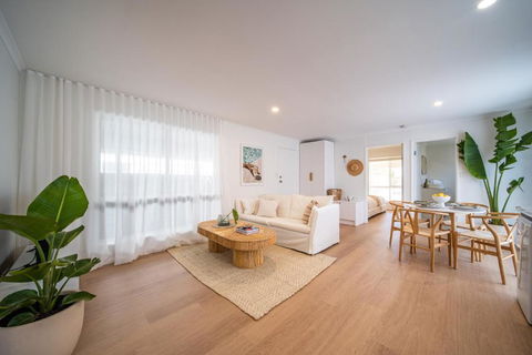 ILUKA Luxe Accommodation, Relaxed Coastal Vibe - New Castle Holiday 0