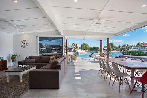 INCREDIBLE VALUE - Perfect For Large Families - New Castle Holiday 2