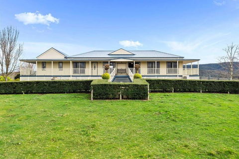 IRONBARK FARM Farmhouse On 52 Acres In The Scenic Yarra Valley - New Castle Holiday 0