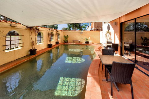 Adobe Motel - New Castle Holiday 2