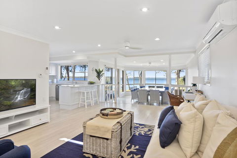 Adrift Retreat - St Georges Basin Waterfront Home - New Castle Holiday 0