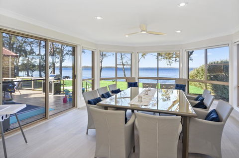 Adrift Retreat - St Georges Basin Waterfront Home - New Castle Holiday 2