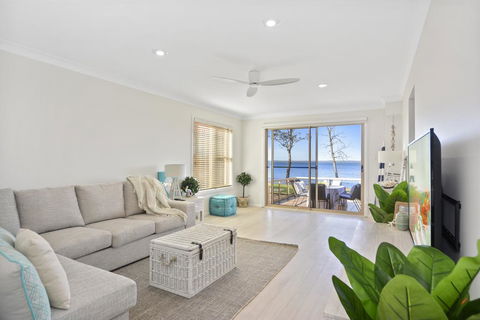 Adrift Retreat - St Georges Basin Waterfront Home - New Castle Holiday 1
