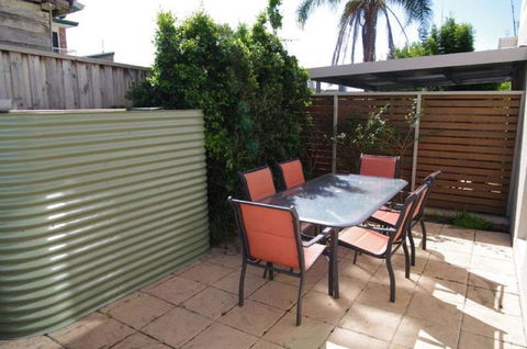 Adrift, 5B Scott Street - New Castle Holiday 3