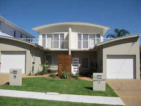 Adrift, 5B Scott Street - New Castle Holiday 1