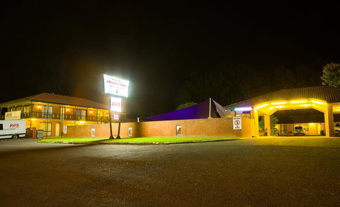 Advance Motel - New Castle Holiday 1