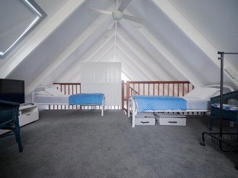 Affordable Twin Peaks 1 - New Castle Holiday 2