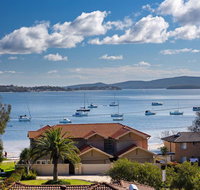 Aislinn' 3/273 Corrie Parade - air con water views BBQ - New Castle Holiday