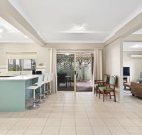 Ajax Avenue 6 - New Castle Holiday