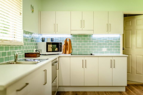 Alarks Nest Bed And Breakfast - New Castle Holiday 3