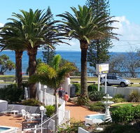Alex Headland Beachfront - New Castle Holiday