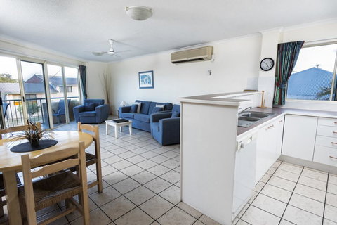 Alexander Beachfront Apartments - New Castle Holiday 3