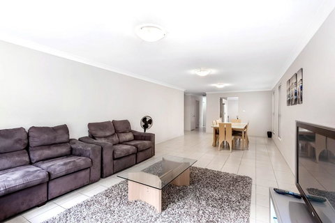 Alida Place, 1 Lagoons Estate - New Castle Holiday 3