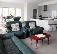 Alkimos Beach Retreat - New Castle Holiday