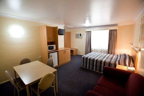 All Seasons Motor Lodge - New Castle Holiday 3