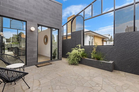 Allure On Barclay - New Castle Holiday 3