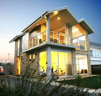 Aloha Beachfront Port Fairy - New Castle Holiday