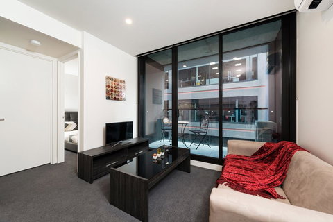 Along Melbourne's Magic Boulevard - New Castle Holiday 1