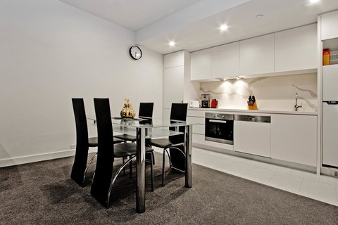 Along Melbourne's Magic Boulevard - New Castle Holiday 3