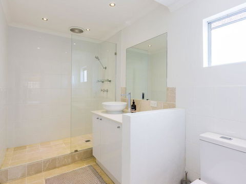 Amalfi Beach House - New Castle Holiday 3