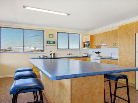Amazing Aspects - Perched Above Tilbury Cove - New Castle Holiday 2