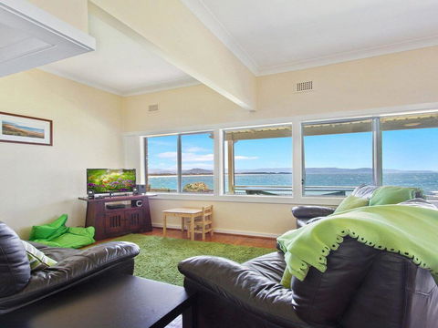 Amazing Aspects - Perched Above Tilbury Cove - New Castle Holiday 3