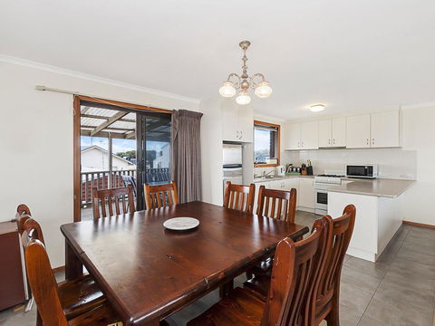 AMBIENCE BY THE SEA - New Castle Holiday 1