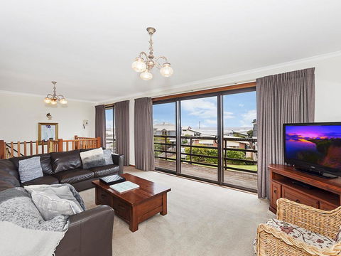 AMBIENCE BY THE SEA - New Castle Holiday 3