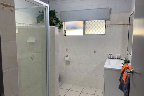 Andergrove Home With A Garden View-Wi-fi & Netflix - New Castle Holiday 3