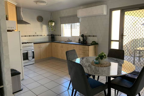Andergrove Home With A Garden View-Wi-fi & Netflix - New Castle Holiday 2