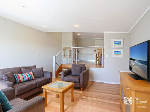 Angourie Blue 1 - Great Ocean Views - Surfing Beaches - New Castle Holiday 2