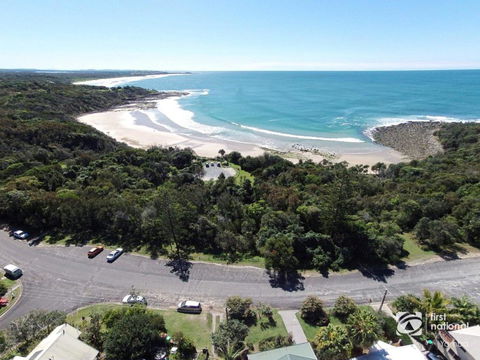 Angourie Blue 1 - Great Ocean Views - Surfing Beaches - New Castle Holiday 1