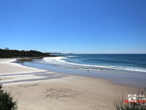 Angourie Blue 1 - Great Ocean Views - Surfing Beaches - New Castle Holiday 3