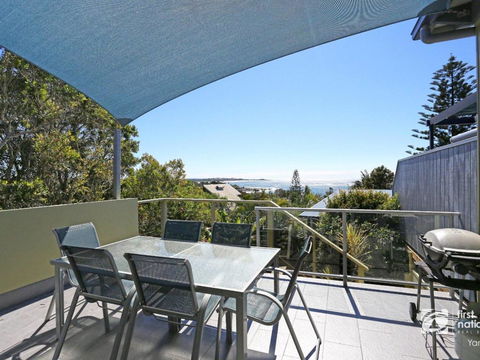 Angourie Blue 1 - Great Ocean Views - Surfing Beaches - New Castle Holiday 0