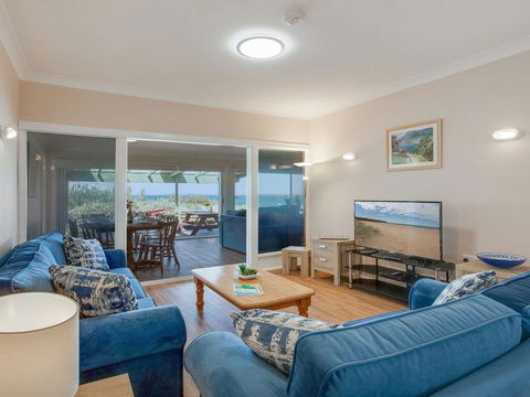 Antonio's Paradise - Spectacular Views Over Warrain Beach - New Castle Holiday 2