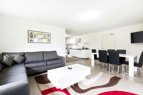 Apex Park Holiday Apartments - New Castle Holiday 1