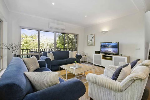 APOLLO BAY HOLIDAY HOUSE - Walk To Beach + Wifi - New Castle Holiday 0
