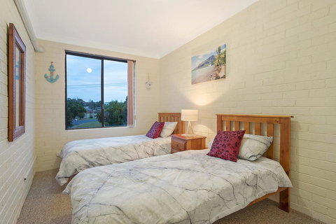 Apollo Unit 8 - New Castle Holiday 1