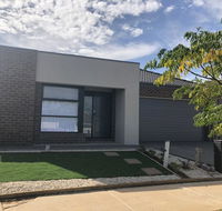 Apple House Tarneit North - New Castle Holiday