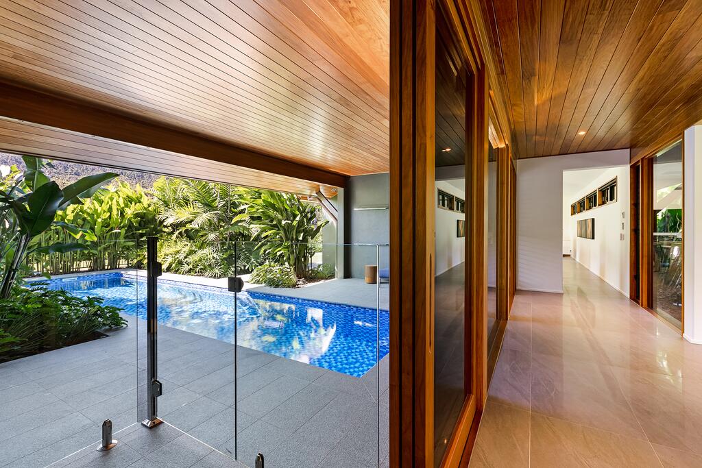 Flametree QLD New Castle Holiday