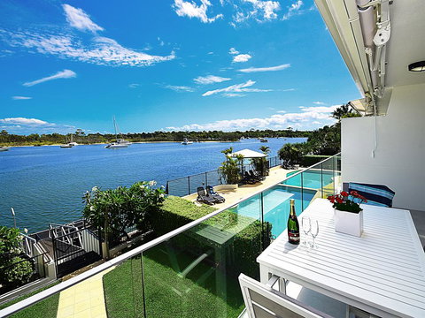 Aqua Linea - New Castle Holiday 1