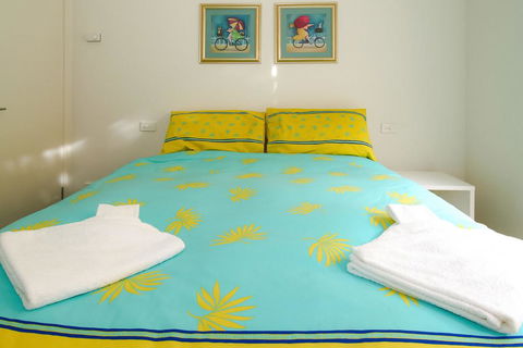 Aqua Luna - New Castle Holiday 1