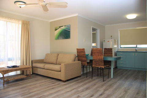 Aqua Villa Holiday Apartments - New Castle Holiday 1