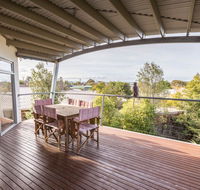 Aqua Vista - a stroll to Paynesville forshore - New Castle Holiday