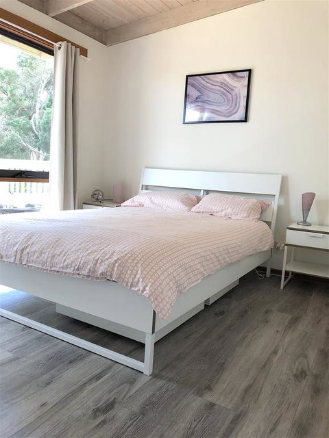 Ariel's Beach House - New Castle Holiday 3